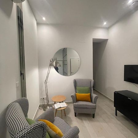 Appartamento Casa De Huespedes Almirante Madrid Esterno foto