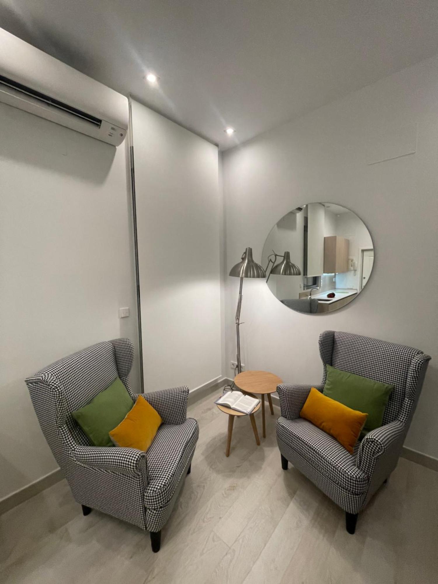 Appartamento Casa De Huespedes Almirante Madrid Esterno foto