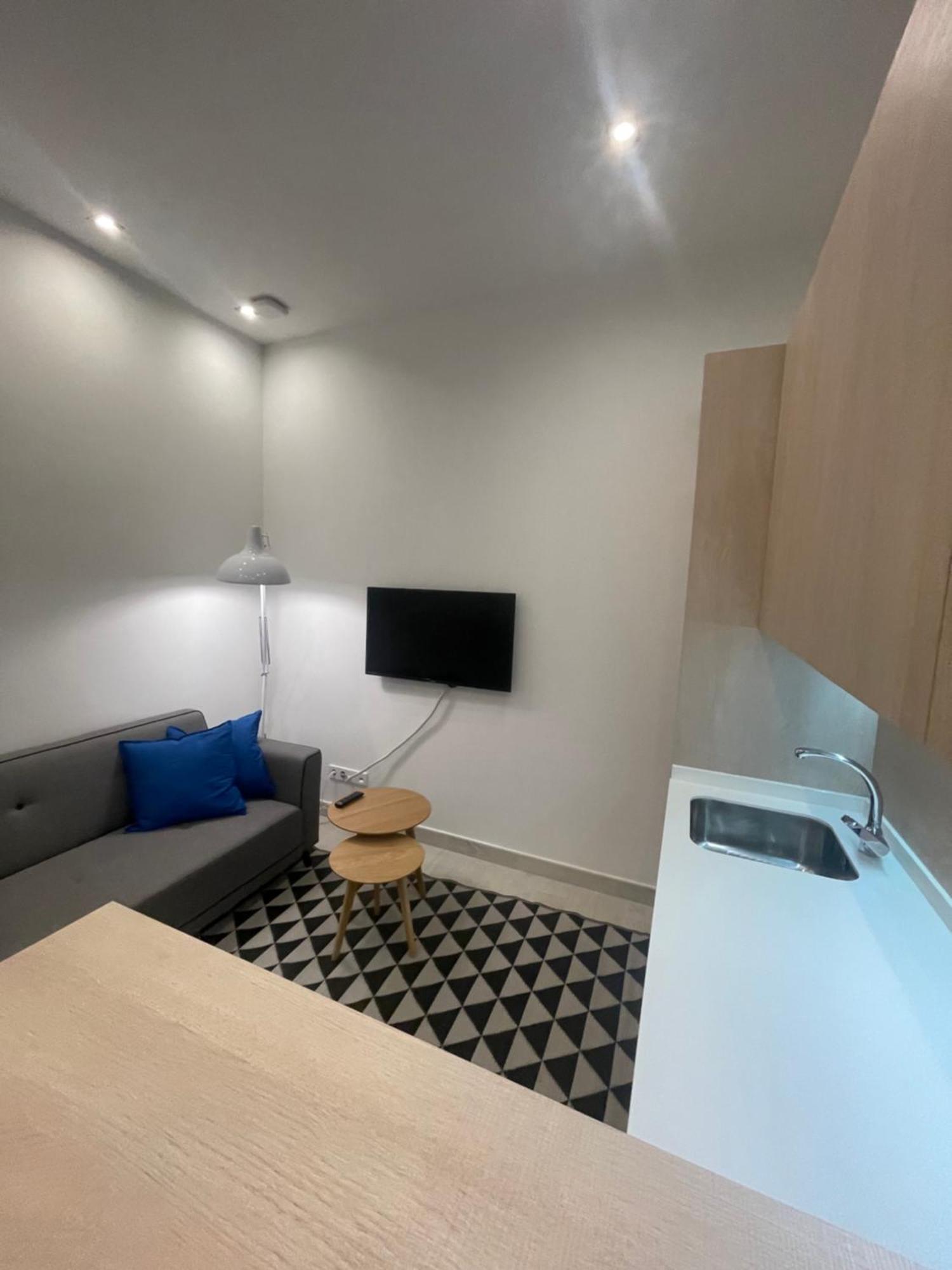 Appartamento Casa De Huespedes Almirante Madrid Esterno foto