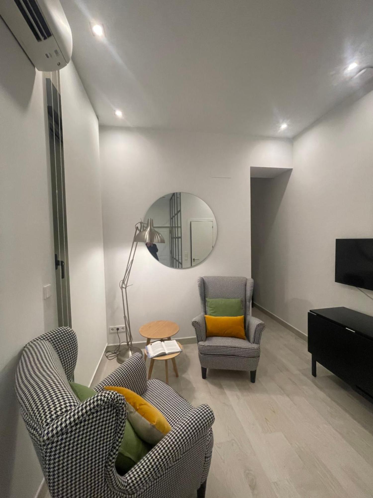 Appartamento Casa De Huespedes Almirante Madrid Esterno foto